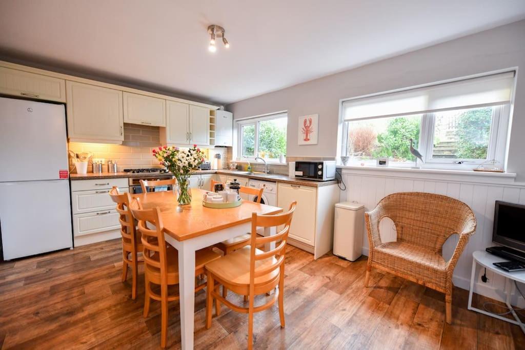 Isle of Whithorn 3 Bedroom Townhouse Right On The Harbour מראה חיצוני תמונה