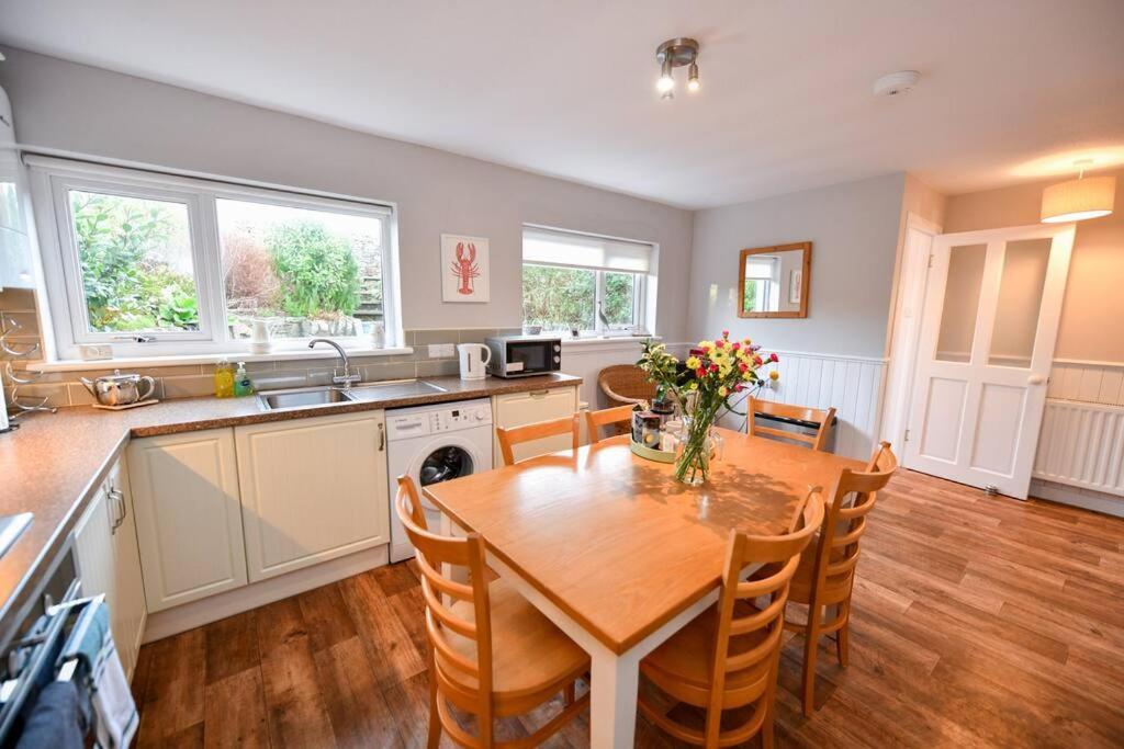Isle of Whithorn 3 Bedroom Townhouse Right On The Harbour מראה חיצוני תמונה