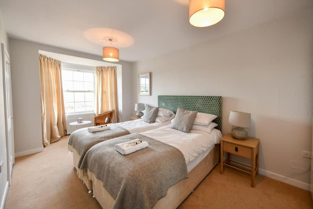 Isle of Whithorn 3 Bedroom Townhouse Right On The Harbour מראה חיצוני תמונה