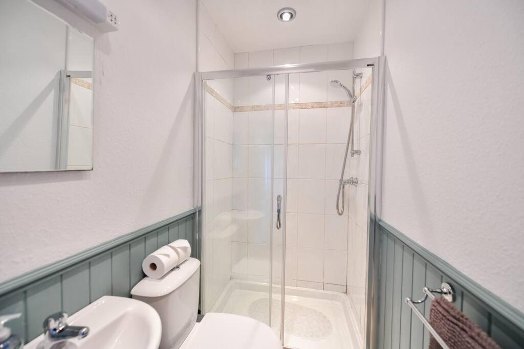 Isle of Whithorn 3 Bedroom Townhouse Right On The Harbour מראה חיצוני תמונה