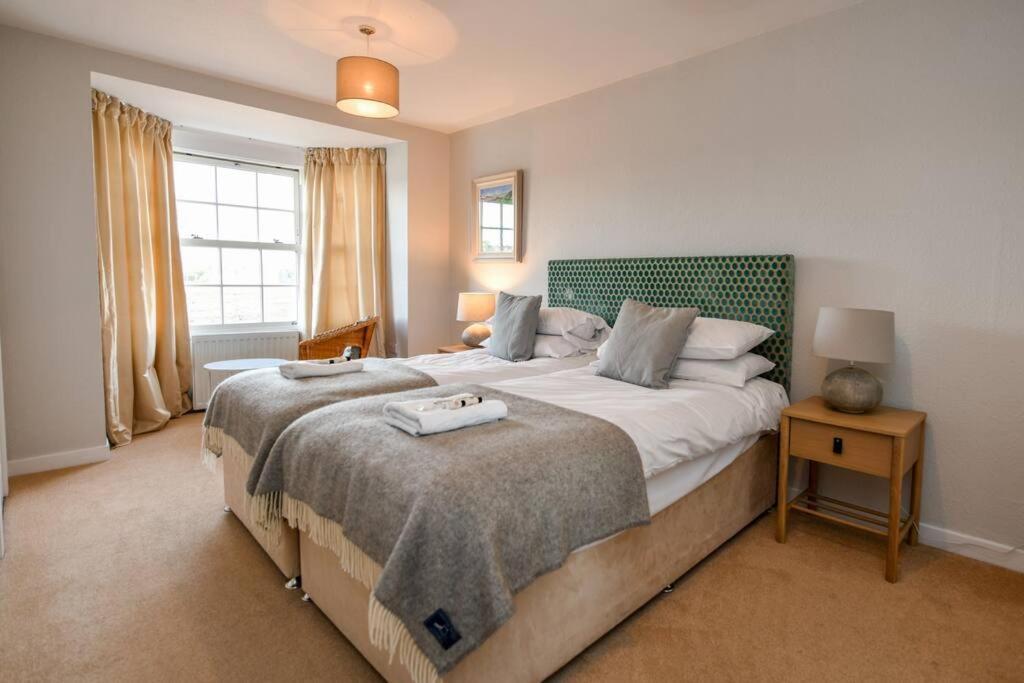 Isle of Whithorn 3 Bedroom Townhouse Right On The Harbour מראה חיצוני תמונה
