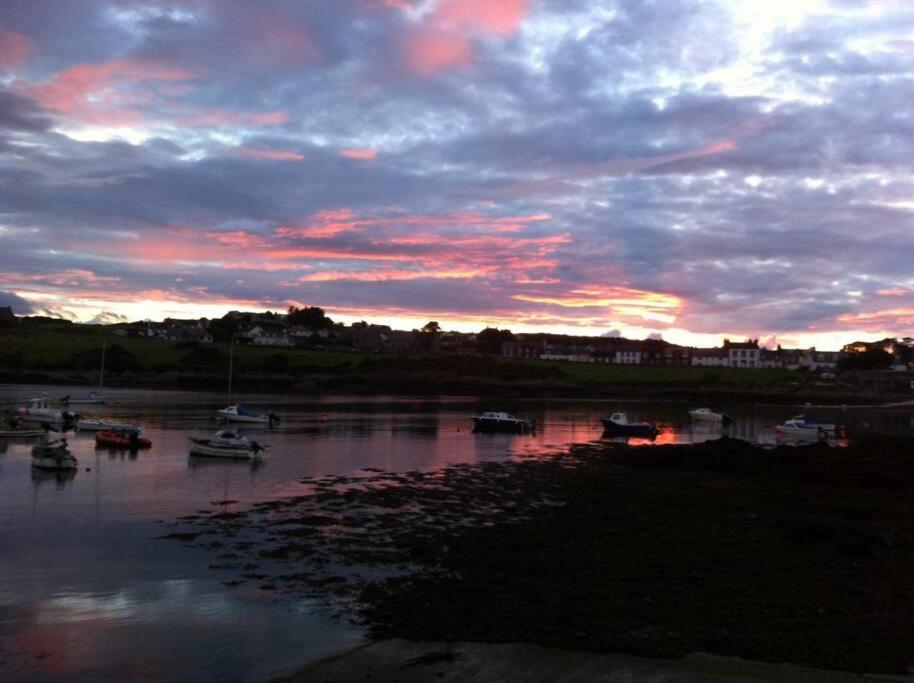 Isle of Whithorn 3 Bedroom Townhouse Right On The Harbour מראה חיצוני תמונה