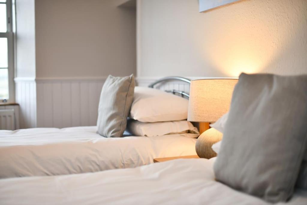 Isle of Whithorn 3 Bedroom Townhouse Right On The Harbour מראה חיצוני תמונה